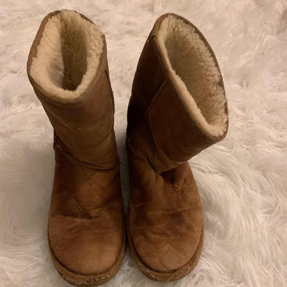 REGULAR UGGS VERY CHEAP